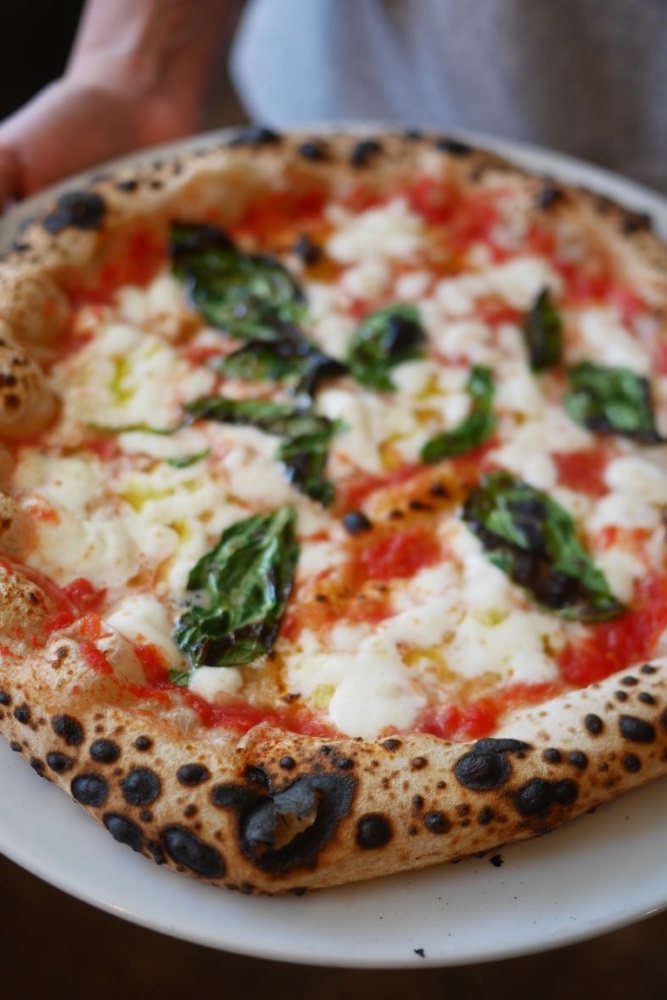 פיצה מרגריטה, פיצה פרסקה. צילום: גיל גוטקין